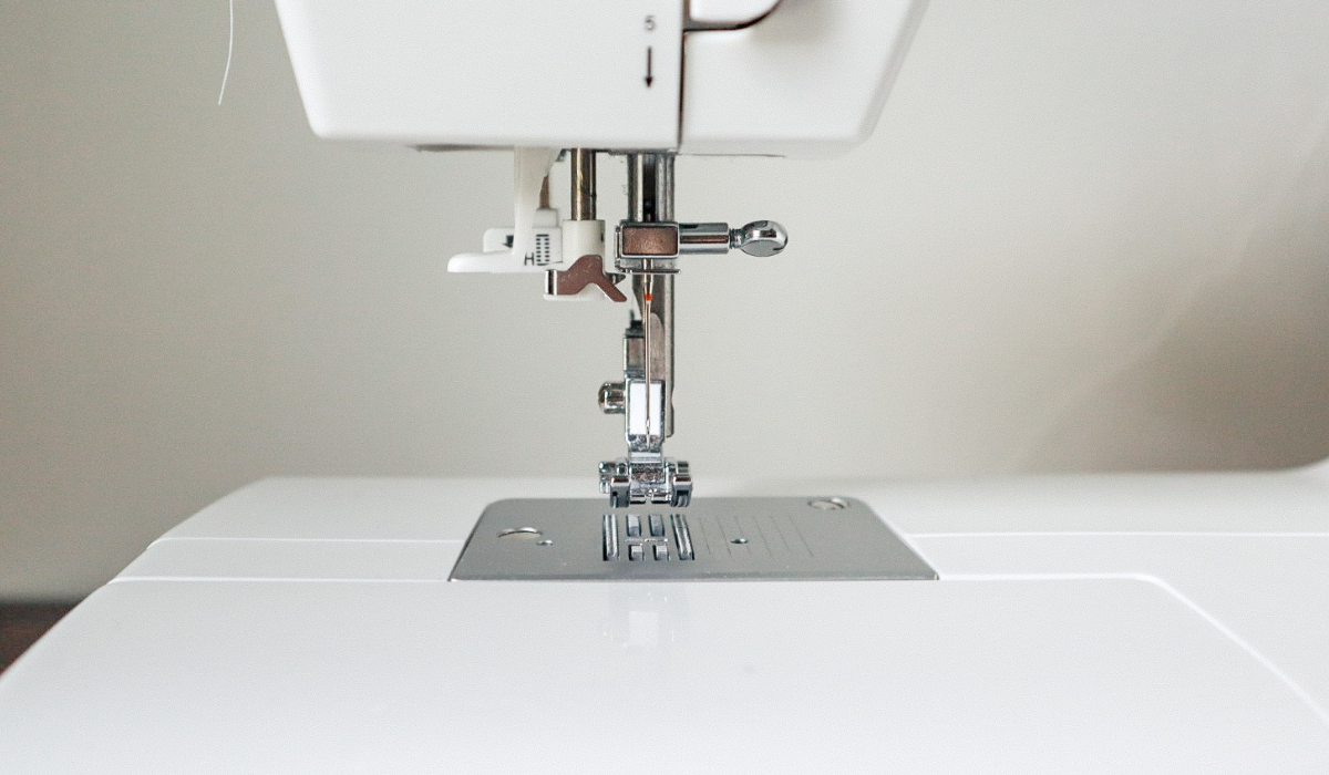 How to Thread a Singer Tradition Sewing Machine - Hailey Stitches