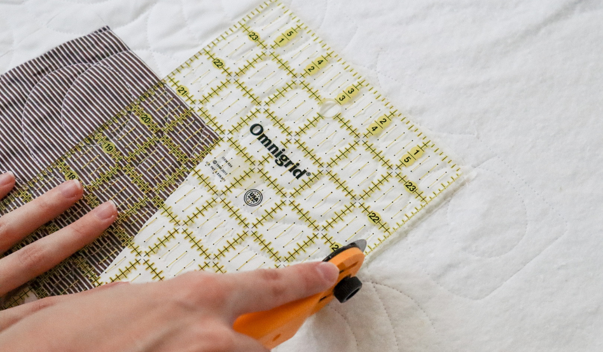 How to Square a Quilt Top (Easy Photo Tutorial) Hailey Stitches