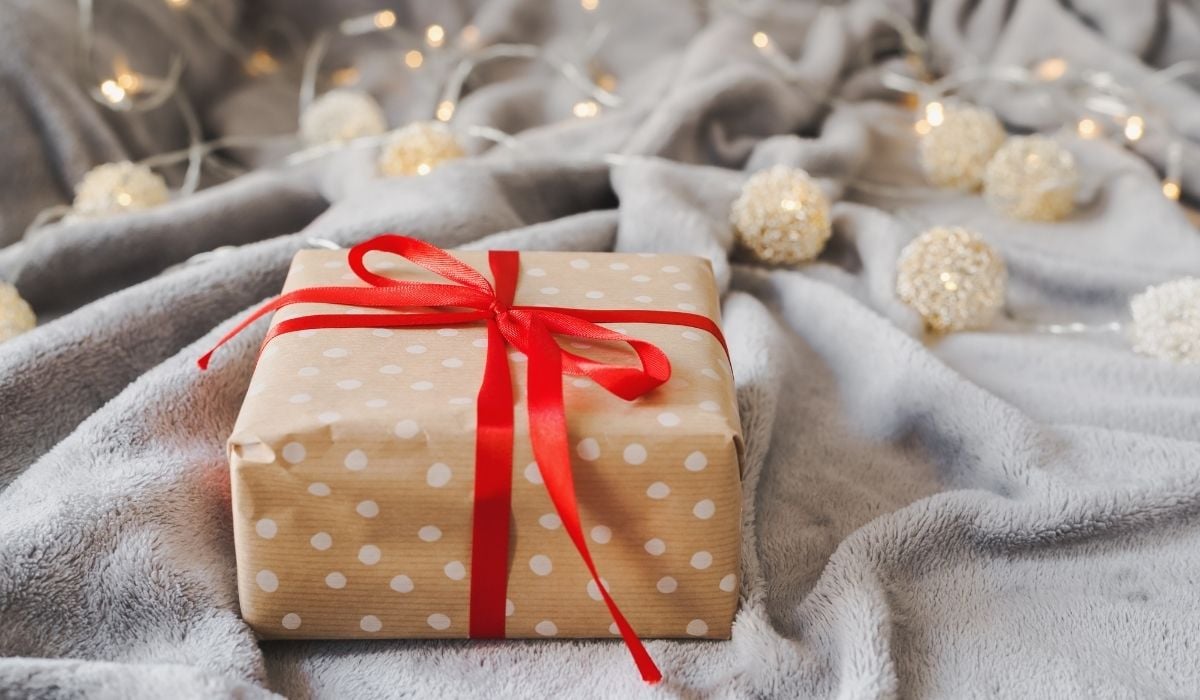 5 Ways to Gift Wrap a Handmade Quilt Hailey Stitches